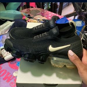 USED woman vapormax Moc 2 size 5.5